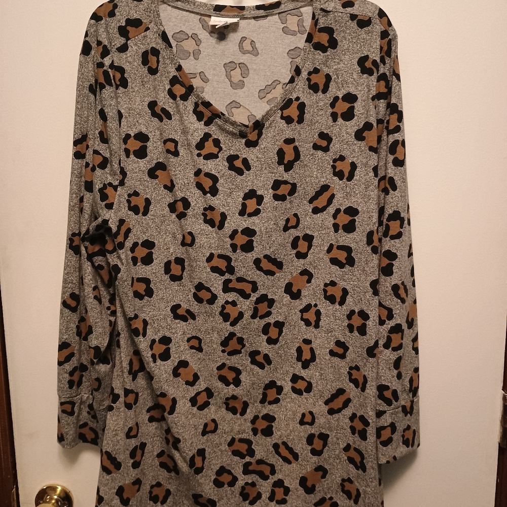 LuLaRoe Gray Leopard Print Long Sleeve Tee